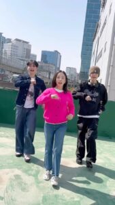 Baek A-yeon Instagram - 백아연님과 #이그말챌린지 ❤️‍🔥dc.us #reels #dance #challenge #깐병 #틴스튜디오
