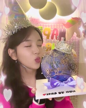 Baek A-yeon Instagram - 💜생일 축하 해주신 모든분들 고맙습니다💜

셀카 찍은게 없어서 캡쳐해서 사진 올리기,,😆