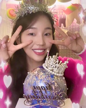Baek A-yeon Instagram - 💜생일 축하 해주신 모든분들 고맙습니다💜

셀카 찍은게 없어서 캡쳐해서 사진 올리기,,😆