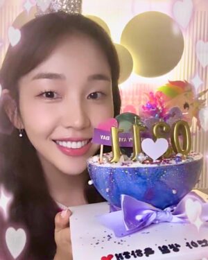 Baek A-yeon Instagram - 💜생일 축하 해주신 모든분들 고맙습니다💜

셀카 찍은게 없어서 캡쳐해서 사진 올리기,,😆