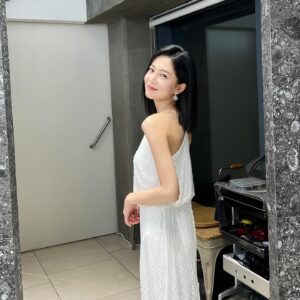 Baek Jin-hee Instagram - 🖤Behind🖤