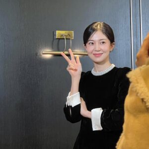 Baek Jin-hee Instagram - 1️⃣2️⃣1️⃣4️⃣🖤🩶