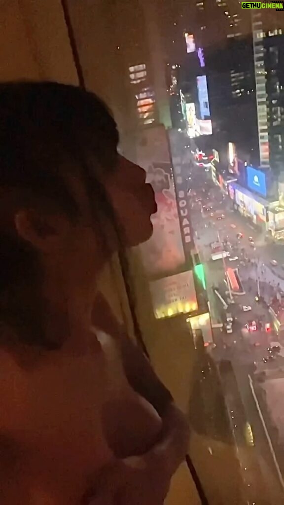 Bai Ling Instagram - Like my hotel 36 floor #amazing view of #timesquare ? I love it, so beautiful 🔥👍😛👏🎞️💖💋🌹💕 Just got So busy in nyc, so much to do never have enough of time. And still lots of friends I did not have time to see and hanging out, believe me I would love to see you, and next time I will try. And I will text you. But for now it’s super late Good night everyone from #nyc #newyorkcity 💋💋 Click the link in my bio for my @bailinghollywoodpopularshop @quarantineromancee #bailinghollywoodshop for shopping 🛒😛🛍️ Cookie: Life is a gift I love my life, hope you do too. Remember if you are looking for beauty and magic and beautiful gifts that’s what you are going find, go look for it. Anything you don’t like in your life, just simply change the direction. You are the driver. Love from #newyork 🥂💋💖 #bailing #hollywood #fashion #白靈電影 #白靈時尚 #bailingmovie #bailingfashion #style #healthylifestyle #healthyeating #healthyrecipes #healthyliving #healthylife #positivevibes #positivequotes #positivethoughts #positivemindset #positiveenergy #bailingbeautysecret #白靈電的小蠻腰 #白靈品牌 #健身 #workout #workoutmotivation
