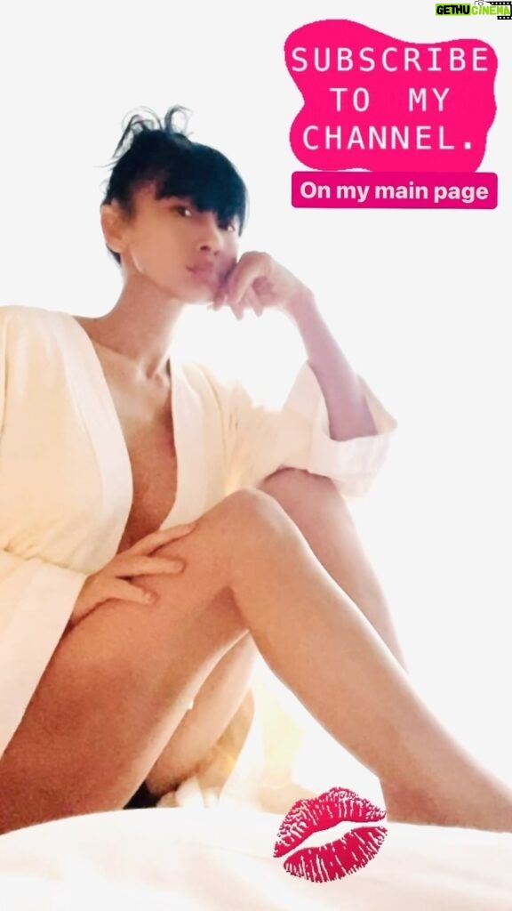 Bai Ling Instagram - #happyeaster everyone, what’s your plan on this weekend? I just posted a hot story on my subscriber channel thought just let you know, you can subscribe me on my main page, I know it will give you a big smile and you will like it 💋😜👍 So you know if I work out? And how often? What do I do for #workout ? Cookie: Trust, all the beautiful things are on its way to you. Love 💝💝 Click the link in my bio for #bailinghollywoodshop And Don’t forget to check out my movie Back Home #七月返歸 it’s opening here in #amarica and #canada in #theater near you 🍿💖😜 #healthylifestyle #healthyeating #healthymind #positivevibes #positivethinking #positivethoughts #gym #workout #bailingmovie #bailingfashion #fashion #style #白靈 #白靈電影 #白靈時尚 #白靈的小蠻腰 #健身 #abs #leg #workoutmotivation #fashionblogger #hollywood #trendsetter