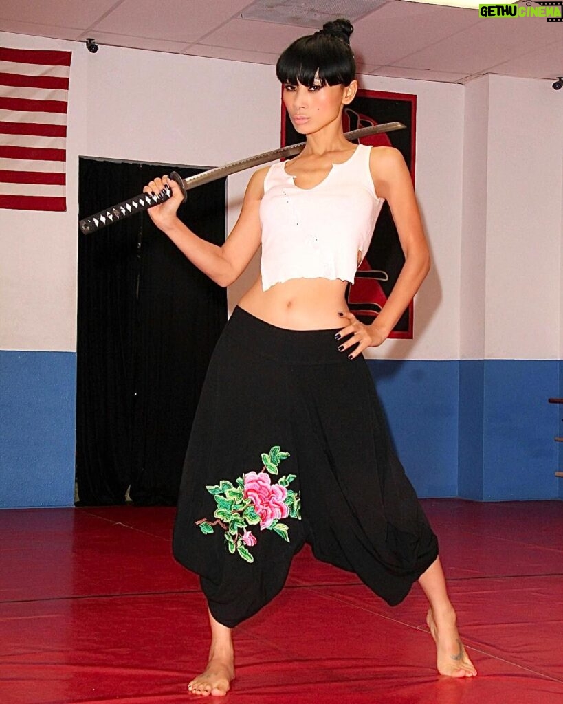 Bai Ling Instagram - Click the link in my bio for my #bailinghollywoodshop @bailinghollywoodpopularshop @quarantineromancee and SUBSCRIBE me on my main page for exclusive exciting contents New movie starting tomorrow, very excited!!! 10pics which one do you like? I am on fire right now, I practice only when I needed to. I always feel this power in me that is beyond my knowledge of understanding what it is, but so happy that I am aware of it, it’s like I could suddenly dissolve myself into this magic energy that can do or become anything and anyone. I think this is the quality an #actor needs. It’s really beyond me yet I suddenly become a free form of nothing or everything, #amazing feeling. Ready for a #newweek ? I am ready for my #newfilm and to be the fearless #princess she call herself an angry princess haha 🤣 She says: Beyond anything you’ve witnessed! powerful and I love her. Hope your new week starting beautifully with passion love and tremendous joy. I am here today to practice her, heavy #sophisticated #script to learn for tomorrow but very excited! Cookie: Whatever you are doing believe it, believing that you are born to do this and to be the best person to complete this with joy and delight, it’s not hard if you raise your energy level to match that #vibration of believe and knowing. Love from Hollywood 🔥😛🎞️ #bailing #actress #movie #film #fashion #kungfu #martialartist #filming #setlife #filmset #training #workout #workoutmotivation #abs #legs #白靈電影 #白靈時尚 #白靈的小蠻腰 #bailingmovie #baioingfashion #bailingbeautysecret