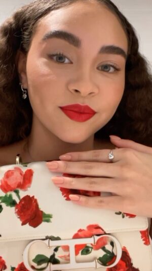 Bailey Bass Instagram - Sneak peek @carolinaherrera 🌹🤍💋
#carolinaherrera #nyfw23 #fashionweek 

@baibaijewelry 
Hair: @hairbycassy 
Makeup: @karinamilan__ 
Nails: @tatiananigay
