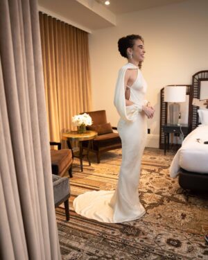 Bailey Bass Instagram - My first oscar red carpet moment was created in under two weeks with the help of an incredibly talented team. Thank you to @redcarpetgreendress and @suzyamiscameron for this opportunity to show that sustainable fashion can be beautiful and elegant!!!
And thanks a million to @voguemagazine and @iangmalone for covering my first Oscars💋✨
Congrats to @avatar on their win for VFX💙💙💙

Styling: @andrewgelwicks in custom @zacposen @rcgdisglobal dress and custom @katespadeny bag
Hair: @hairbycassy using @curlsmith_official 
Makeup: @karinamilan__ 
Nails: @beauty_gardenbytatiana 

#oscars #academyawards #avatarthewayofwater #tsireya #sustainablefashion