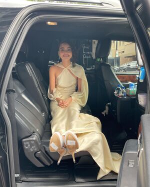 Bailey Bass Instagram - My first oscar red carpet moment was created in under two weeks with the help of an incredibly talented team. Thank you to @redcarpetgreendress and @suzyamiscameron for this opportunity to show that sustainable fashion can be beautiful and elegant!!!
And thanks a million to @voguemagazine and @iangmalone for covering my first Oscars💋✨
Congrats to @avatar on their win for VFX💙💙💙

Styling: @andrewgelwicks in custom @zacposen @rcgdisglobal dress and custom @katespadeny bag
Hair: @hairbycassy using @curlsmith_official 
Makeup: @karinamilan__ 
Nails: @beauty_gardenbytatiana 

#oscars #academyawards #avatarthewayofwater #tsireya #sustainablefashion
