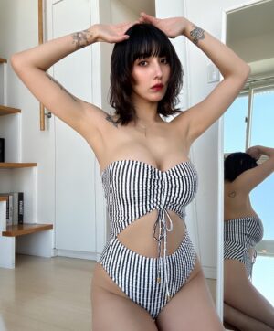 Bambi Watanabe Instagram - むちむちしてきてるからまた韓国の漢方　@jaimdangjp 
を最近飲むようにしてるよ❤️‍🔥
私は朝起きて白湯と夕飯前に2回飲んでる！無理なく食事制限できるから夏までに頑張ろうと思ってる🙆‍♀️
謎なポーズっす