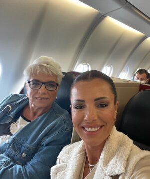 Banu Akdeniz Instagram - Hem güzel ,hem akıllı, hem güçlü bir kadının kızı olmaktan dolayı hem çok mutluyum hem çok şanslıyım 🧚İyi ki varsın canım Annem 🙏 Seni çok Seviyorum ❤️ @ay.segul527