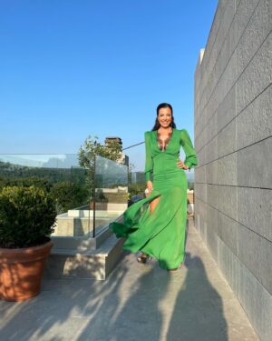 Banu Akdeniz Instagram - Eğlence başlasın 💃💃💃 #aybikesuatevleniyor @mmbahcecik @dogankopal @ozlemyldzmakeup 🧿🧿🧿 #düğünsezonu #instalike #instagood #instagram