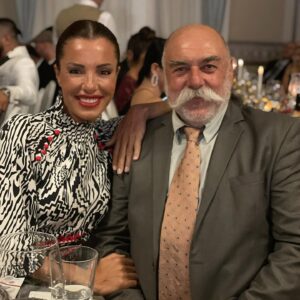 Banu Akdeniz Instagram - Türkiye’nin en karizmatik adamıyla fotograf çekilmek çok keyifliydi #nasuhağam @macitsonkan