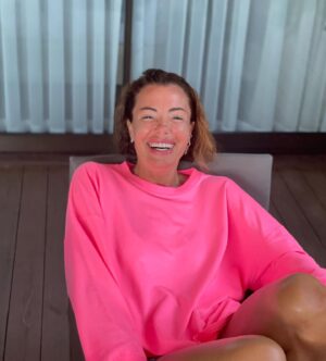 Banu Akdeniz Instagram - Devamı gülme garantilidir👊 Rabbim gülmekten eğlenmekten huzurdan sevdiklerimden ayırmasın inşallah 🙏 Arkadaşlar hayat çok kısa ne durumda olursanız nerde olursanız olun anın tadını çıkartmaya çalışın ,hiç bir konuda inancınızı ve umudunuzu kaybetmeyin 🧚 Seveni de sevmeyeni de  seviyorum çünkü sevmeyi seviyorum❤️🧿