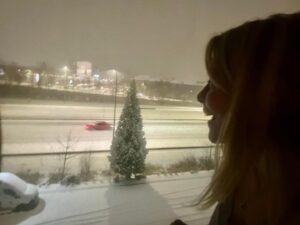 Barbara Niven Instagram - Today is our first day of filming, and snow was forecast. So of course I was so excited I woke up at 3 am to look out the window. Wow!! Everything is magically transformed. It was a white out driving to set today, but so gorgeous! I’m def not in LA any more. Whatever weather you’re having today I hope you stay safe and warm and get a moment to take in the miracle of it all. ❄️ ⛄️❤️