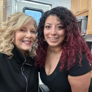 Barbara Niven Instagram - This week’s #throwbackthursday isn’t from very long ago, but in honor of the new #HannahSwensenMystery I wanted to share a few behind the scenes shots taken with some of the amazing cast and crew I get to work with. 💞 It was such a blast making this film! We hope you love it as much as we loved making it. 🥰

“Carrot Cake Mystery: A Hannah Swensen Mystery” premiers tomorrow (Friday) May 19th, 9/8c! 🕵️‍♀️🔍

#hallmarkmoviesandmysteries #sleuthers #carrotcakemurder #hallmarkmystery