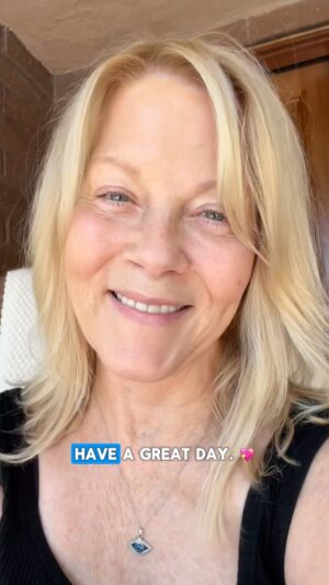 Barbara Niven Instagram - I want to share my favorite place at my house. Sitting on the front porch with my fur babies, breathing it all in and being grateful. 

It’s so important to find quiet time like this, and to remember: Enjoy the little things in life, for someday you will realize they were the big things. 

Where and how do you celebrate the small and big blessings in your life? 🙏❤️ #grateful #gratitude #peace