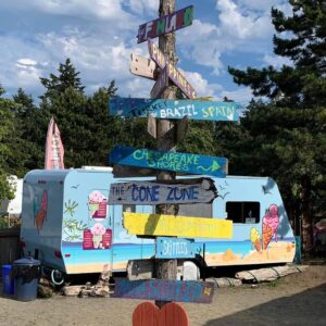 Barbara Niven Instagram - I’ve been going through my photo album from this final season and want to share some special moments and memories. You #Chessies ￼have become so dear to us, thanks for making it possible. Thanks also to all the people behind the scenes who made this show possible, including @hallmarkchannel, @dpaulsonprods, the producers, writers, cast and crew.￼ I will never forget you. And a special shout out to #FoBN who are my dear friends in my fan club. You have become family and mean the world to me. ￼￼￼I hope you enjoy the series finale tonight. It is our final gift of love to each of you. ❤️￼￼￼
#chesapeakeshores