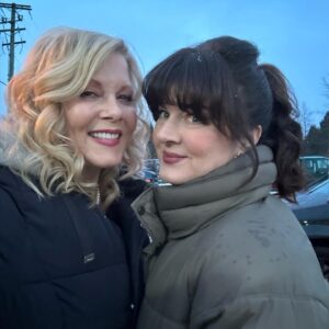 Barbara Niven Instagram - This week’s #throwbackthursday isn’t from very long ago, but in honor of the new #HannahSwensenMystery I wanted to share a few behind the scenes shots taken with some of the amazing cast and crew I get to work with. 💞 It was such a blast making this film! We hope you love it as much as we loved making it. 🥰

“Carrot Cake Mystery: A Hannah Swensen Mystery” premiers tomorrow (Friday) May 19th, 9/8c! 🕵️‍♀️🔍

#hallmarkmoviesandmysteries #sleuthers #carrotcakemurder #hallmarkmystery