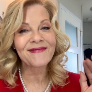 Barbara Niven Instagram - Wishing a very happy Woman’s Day to all of the strong, intelligent, talented and simply wonderful women of this world! Don’t you ever forget that you are loved and appreciated. 💕 🌸 🌺 #internationalwomensday #happywomensday #girlpower #womensupportingwomen #womenempowerment