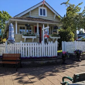 Barbara Niven Instagram - I’ve been going through my photo album from this final season and want to share some special moments and memories. You #Chessies ￼have become so dear to us, thanks for making it possible. Thanks also to all the people behind the scenes who made this show possible, including @hallmarkchannel, @dpaulsonprods, the producers, writers, cast and crew.￼ I will never forget you. And a special shout out to #FoBN who are my dear friends in my fan club. You have become family and mean the world to me. ￼￼￼I hope you enjoy the series finale tonight. It is our final gift of love to each of you. ❤️￼￼￼
#chesapeakeshores