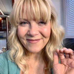 Barbara Niven Instagram - I’ve been going through my photo album from this final season and want to share some special moments and memories. You #Chessies ￼have become so dear to us, thanks for making it possible. Thanks also to all the people behind the scenes who made this show possible, including @hallmarkchannel, @dpaulsonprods, the producers, writers, cast and crew.￼ I will never forget you. And a special shout out to #FoBN who are my dear friends in my fan club. You have become family and mean the world to me. ￼￼￼I hope you enjoy the series finale tonight. It is our final gift of love to each of you. ❤️￼￼￼
#chesapeakeshores