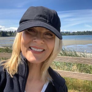 Barbara Niven Instagram - This photo from 2019 came up on FB memories today. Snapped on location while getting my steps in and taking in that amazing view. Vancouver Island is ✨ magical.✨ 🌲 🌊😍 #ThrowbackThursday #chessies