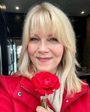 Barbara Niven Instagram - It is a rainy day on set today and we are trying to do our best to keep costumes and hair dry. It just adds an extra little bit of stress to everyone. I just got back ￼to my trailer and discovered that our dear AD has gifted me with a perfect red rose from her garden. I am missing home and my own roses, so this really made me smile. I have always heard that we need to keep fresh flowers in our home as a gift for our angels. My angels are smiling with me.😇🌹❤️

#iBelieveInAngels