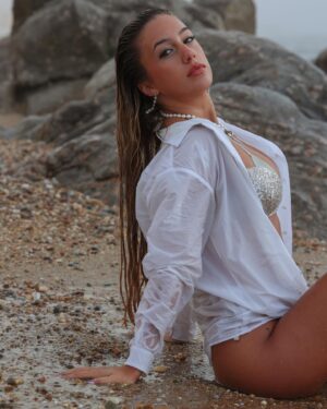 Bárbara Parada Instagram - Vitamin sea 🌊🌧️
Ph: @bmperspective_