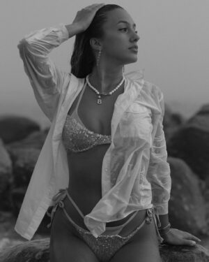 Bárbara Parada Instagram - Vitamin sea 🌊🌧️
Ph: @bmperspective_