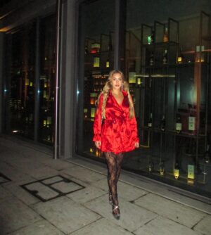 Bárbara Parada Instagram - At night🥀