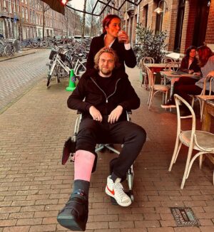 Barbara Sloesen Instagram - Twee jaar samen, maar zo voelt het als 65 jaar. Positief dan hoor, schat. Als je swipet ziet het eruit hoe we ons voelen. 
Op de volgende kreukloze 65 jaar! ♥️ Love you