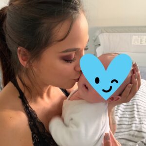 Barbara Lune Instagram - Bientôt deux mois mon trésor !!!
Ça passe tellement vite !!! 💙💙💙 Et en même temps c’est dur, dur d’avoir constamment peur que tu arrêtes de respirer dans ton sommeil, dur de se foutre le nôtre en l’air lol, de ne presque pas avoir le temps de prendre une douche, de s’habituer a ce nouveau corps qui a porté la vie, dur d’être constamment inquiète, de te voir pleurer,... On se sent tellement débordé souvent ... Mais tu es le plus cadeau du mooooonde entier petit ange 💙
C’est cliché mais on se demande vraiment comment on a pu faire sans toi tout ce temps !
Il y a tellement de choses que l’on comprend une fois parent... 💙💙💙 Papa et maman t’aiment plus que tout 💙
@djniko_sainttropez