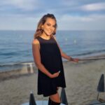 Barbara Lune Instagram - Alors à votre avis, fille ou garçon ? ❤️ #grossesse #19sa