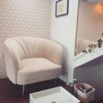 Barbara Lune Instagram - Bientôt 2020 !!! ❤️ Prête pour attaquer l’année avec mes cils par ma copine Megane chez @afavoritenails 😍 Elle a ouvert son salon dans le golf de saint Tropez (Gassin) N’hésitez pas à la contacter elle est top je suis fan 🔥🔥🔥 Je suis trop contente pour mes premières photos avec bébé 😋 Je vous mets toutes ces prestations juste dessous ! Son salon est ouvert toute l’année ❤️ Salon de beauté spécialisé dans l’onglerie et le regard ✨ Prestations proposées : * semi permanent * Gel & rallongement au chablon * Beauté des pieds complète ( gommage ... ) * Extension de cils ( cils à cils / Russe ) * Réhaussement de cil & teinture * Épilation sourcil & teinture Situation : les Cyclades, route de Saint-Tropez, 83580 Gassin ☎️ 06 35 18 32 18 @afavoritenails