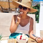 Barbara Lune Instagram - Ça y est les envies commencent … 😭🤣❤️ fraises et sucreries … 🙄🤣🙏🏼 #19sa