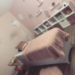 Barbara Lune Instagram - Bientôt 2020 !!! ❤️ Prête pour attaquer l’année avec mes cils par ma copine Megane chez @afavoritenails 😍 Elle a ouvert son salon dans le golf de saint Tropez (Gassin) N’hésitez pas à la contacter elle est top je suis fan 🔥🔥🔥 Je suis trop contente pour mes premières photos avec bébé 😋 Je vous mets toutes ces prestations juste dessous ! Son salon est ouvert toute l’année ❤️ Salon de beauté spécialisé dans l’onglerie et le regard ✨ Prestations proposées : * semi permanent * Gel & rallongement au chablon * Beauté des pieds complète ( gommage ... ) * Extension de cils ( cils à cils / Russe ) * Réhaussement de cil & teinture * Épilation sourcil & teinture Situation : les Cyclades, route de Saint-Tropez, 83580 Gassin ☎️ 06 35 18 32 18 @afavoritenails
