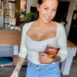 Barbara Lune Instagram - Plus que 6 kilos à perdre ! Pour fêter ça j’ai fait du shopping ! Ça faisait une éternité ! 🥰 Quel style vous préférez? 1,2,3,4 ou 5 ? 😍 Il y a jusqu'à 85% de réduction sur leur site ! C’est maintenant ou jamais ! ❤️ Avec mon code : Lune22 @sheinfrance_ #SHEINblackfriday #SHEINgoodfinds #Sponsorisé Photo 1 : SHEIN X Stephanie Durant Sweetheart Neck Raglan Sleeve Sweater 7510722 Et High Waist Slant Pocket Skinny Jeans 6248377 Photo 2 : Solid Slim Fit Cami Bodysuit 10267928 Et SHEIN PETITE Drop Shoulder Double Breasted Pocket Patched Overcoat 6332992 Et High Waist Slant Pocket Skinny Jeans 6248377 Photo 3: Turtleneck Ribbed Knit Tee & Flare Skirt 7242517 Photo 4: THE ROLLING STONES Mouth And Letter Graphic V Neck Tee 10856795 Photo 5: Boat Neck Lace Up Cuff Batwing Sleeve Sweater Without Belt 11603852 Et Solid High Waisted Biker Shorts 2041774