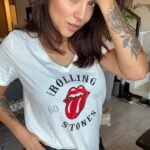 Barbara Lune Instagram - Plus que 6 kilos à perdre ! Pour fêter ça j’ai fait du shopping ! Ça faisait une éternité ! 🥰 Quel style vous préférez? 1,2,3,4 ou 5 ? 😍 Il y a jusqu'à 85% de réduction sur leur site ! C’est maintenant ou jamais ! ❤️ Avec mon code : Lune22 @sheinfrance_ #SHEINblackfriday #SHEINgoodfinds #Sponsorisé Photo 1 : SHEIN X Stephanie Durant Sweetheart Neck Raglan Sleeve Sweater 7510722 Et High Waist Slant Pocket Skinny Jeans 6248377 Photo 2 : Solid Slim Fit Cami Bodysuit 10267928 Et SHEIN PETITE Drop Shoulder Double Breasted Pocket Patched Overcoat 6332992 Et High Waist Slant Pocket Skinny Jeans 6248377 Photo 3: Turtleneck Ribbed Knit Tee & Flare Skirt 7242517 Photo 4: THE ROLLING STONES Mouth And Letter Graphic V Neck Tee 10856795 Photo 5: Boat Neck Lace Up Cuff Batwing Sleeve Sweater Without Belt 11603852 Et Solid High Waisted Biker Shorts 2041774