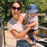 Barbara Lune Instagram - Difficile de devenir maman l’année où on perd la sienne.. Mais je vais être forte et positive jusqu’au bout pour ce petit bout d’homme qui grandit tellement vite. ❤️🙏🏼 Alors je ne souhaite pas une bonne fête des mères mais plutôt un grand bravo à toutes les mamans... 🎉❤️ C’est dur parfois, mais c’est notre plus beau cadeau de la vie ❤️