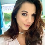 Barbara Lune Instagram - Bientôt 2020 !!! ❤️ Prête pour attaquer l’année avec mes cils par ma copine Megane chez @afavoritenails 😍 Elle a ouvert son salon dans le golf de saint Tropez (Gassin) N’hésitez pas à la contacter elle est top je suis fan 🔥🔥🔥 Je suis trop contente pour mes premières photos avec bébé 😋 Je vous mets toutes ces prestations juste dessous ! Son salon est ouvert toute l’année ❤️ Salon de beauté spécialisé dans l’onglerie et le regard ✨ Prestations proposées : * semi permanent * Gel & rallongement au chablon * Beauté des pieds complète ( gommage ... ) * Extension de cils ( cils à cils / Russe ) * Réhaussement de cil & teinture * Épilation sourcil & teinture Situation : les Cyclades, route de Saint-Tropez, 83580 Gassin ☎️ 06 35 18 32 18 @afavoritenails