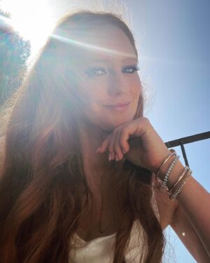 Barbara Meier Instagram - Letzter Urlaubstag ☀️

Batterien sind wieder aufgeladen. 
Wobei man ja im Urlaub mit Kindern auch nie so wirklich entspannt, oder? 😂🙈

#vacation #mummy #sunshine #backhome #momoftwo