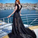 Barbara Meier Instagram - ✨Filmfest Cannes✨ Nur hier gibt es schon nachmittags so elegante Events auf dem Wasser (und an Land 😄) Aber irgendwie auch schön, dass sich alle so hübsch machen um Filme zu schauen… #cannes #dinnerevent #celebratingmovies #celebrate #gown #glambyme
