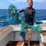 Barbara Meier Instagram – Bei einem Schnorchel-Ausflug haben wir heute eine Schildkröte gesehen, die in einem sehr großen Haufen aus Fischernetzen gefangen war. Zum Glück konnten wir sie befreien und wieder in eine „freie“ Zukunft zurück schicken 🥰🙏🏻
So ein schöner Moment, als Klemens ihr wieder ins Meer geholfen hat! ❤️
Aber dieses Erlebnis hat mir mal wieder gezeigt, wie wichtig die Arbeit des @wwf_deutschland ist und auch wie wichtig unser Projekt „Geisternetze“ ist, für das ich seit einigen Jahren Botschafterin bin. Gemeinsam versuchen wir immer wieder ein Bewusstsein zu schaffen, wie gefährlich diese Netze für die Meeresbewohner sind, aber auch wieviele (Millionen) Tonnen Plastik wegen diesen Netzen im Meer landen 😔