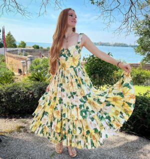 Barbara Meier Instagram - Zurück an dem Ort, an dem Klemens und ich geheiratet haben ❤️
Und in Venedig habe ich immer ein Lied im Ohr: 
🎶
When you dance down the street
With a cloud at your feet, you're in love
🎶
When you walk in a dream
But you know, you're not dreaming, signore
Scusami, but you see
Back in old Napoli, that's amore 🎶😂