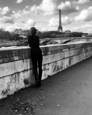 Barbara Opsomer Instagram - Mon séjour parisien touche à sa fin, et le moment est venu de retrouver ma vie de maman et mon petit garçon. Revenir à Paris, c'est comme renouer avec une partie de moi-même que j'avais mise en pause. C'est une bouffée d'air frais ✨

Mais ce qui me bouleverse le plus, c'est de réaliser quelle chance extraordinaire j'ai d'avoir des amis aussi exceptionnels.
Vous êtes la lumière qui brille dans les moments sombres. 

À très vite, ma chère ville des lumières. Et à vous, mes amis précieux, je vous porte dans mon cœur, où que je sois ❤️