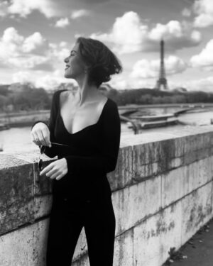 Barbara Opsomer Instagram - Mon séjour parisien touche à sa fin, et le moment est venu de retrouver ma vie de maman et mon petit garçon. Revenir à Paris, c'est comme renouer avec une partie de moi-même que j'avais mise en pause. C'est une bouffée d'air frais ✨

Mais ce qui me bouleverse le plus, c'est de réaliser quelle chance extraordinaire j'ai d'avoir des amis aussi exceptionnels.
Vous êtes la lumière qui brille dans les moments sombres. 

À très vite, ma chère ville des lumières. Et à vous, mes amis précieux, je vous porte dans mon cœur, où que je sois ❤️