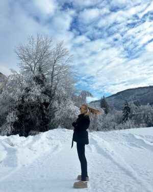 Barbora Krajčírová Instagram - Je ti zima dievčatko? ⛷️🎿❄️🛷⛸️ zimná rozprávka ako vyšita ❄️❄️❄️