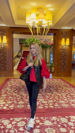 Barbora Krajčírová Instagram - Tento víkend sme prijali pozvanie od @kempinski_hightatras a stálo to za to. Deň detí sme si užili spolu s kapelou Hex a Emmou Drobnou a bolo to super. My už sme na ceste domov, ale vrátime sa opäť! Bye bye Tatry! Ste krásne a dobíjate nás energiou, ktorú všetci potrebujeme 🫶🏻 #hightatras