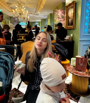 Barbora Krajčírová Instagram - Macaron ✨ mama time ✨