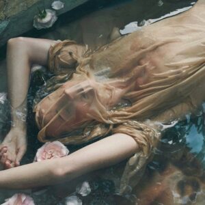 Barbora Mudrová Instagram - Zážitek! Nikdy jsem nic takového nefotila.

Děkuju @lukasvrtilek 😊

#photoshoot #lukasvrtilek #water #girl #baroque